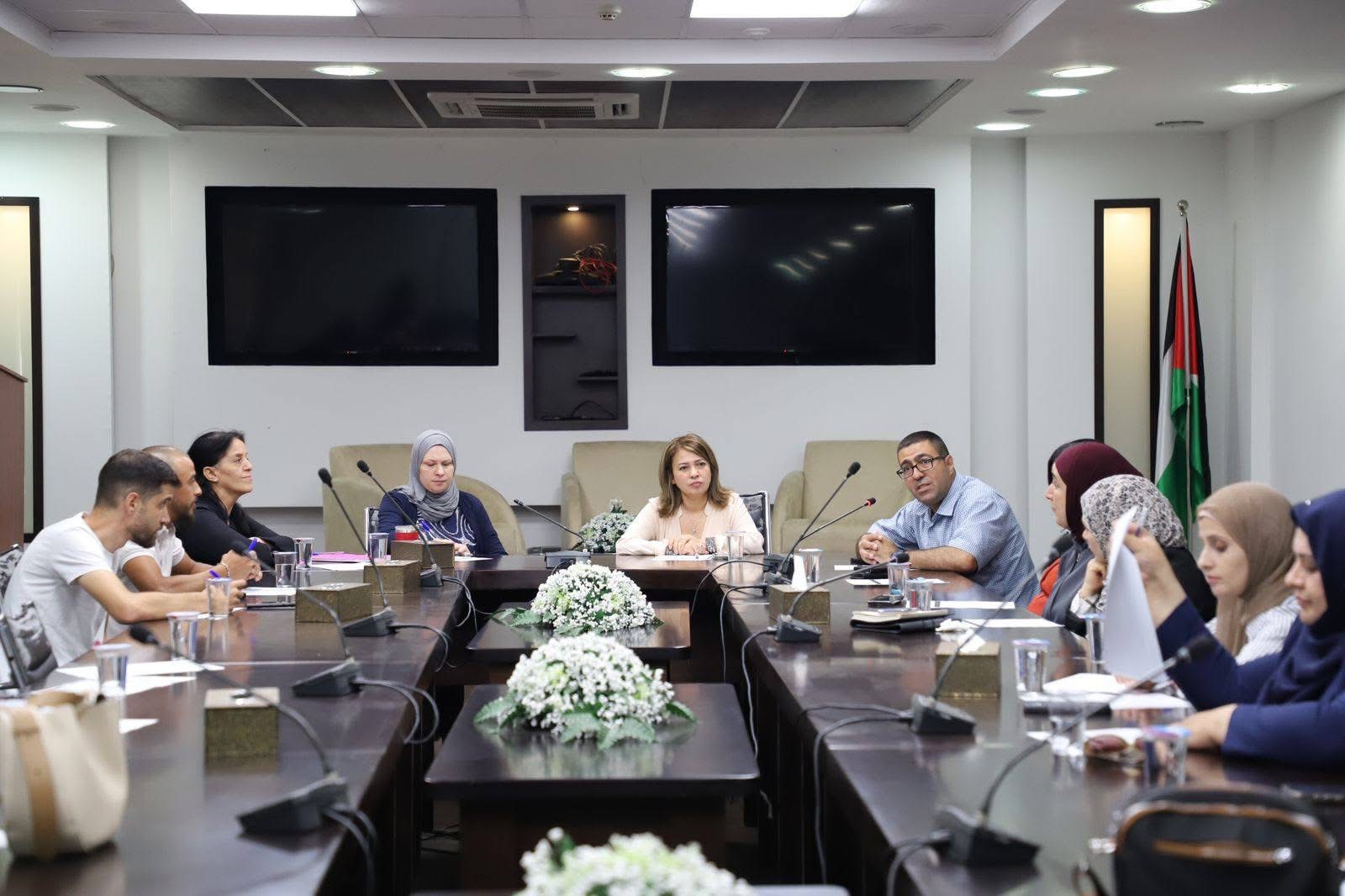 نظمت وزارة شؤون المرأة /الإدارة العامة للتثقيف المجتمعي بالشراكة مع وزارة الاتصالات والاقتصاد الرقمي ورشة تدريبية متخصصة حول التحول الرقمي وتطبيقات الذكاء الاصطناعي، وذلك في مقر وزارة الاتصالات.