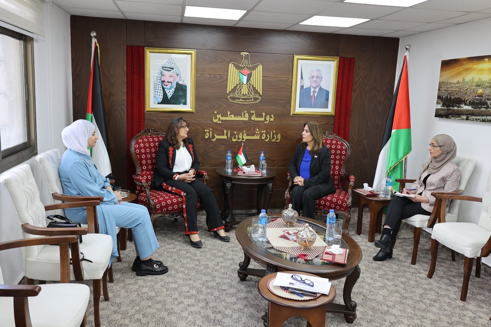 The Minister of Women's Affairs meets with feminist leaders and institutions وزيرة شؤون المرأة تلتقي قيادات ومؤسسات نسوية