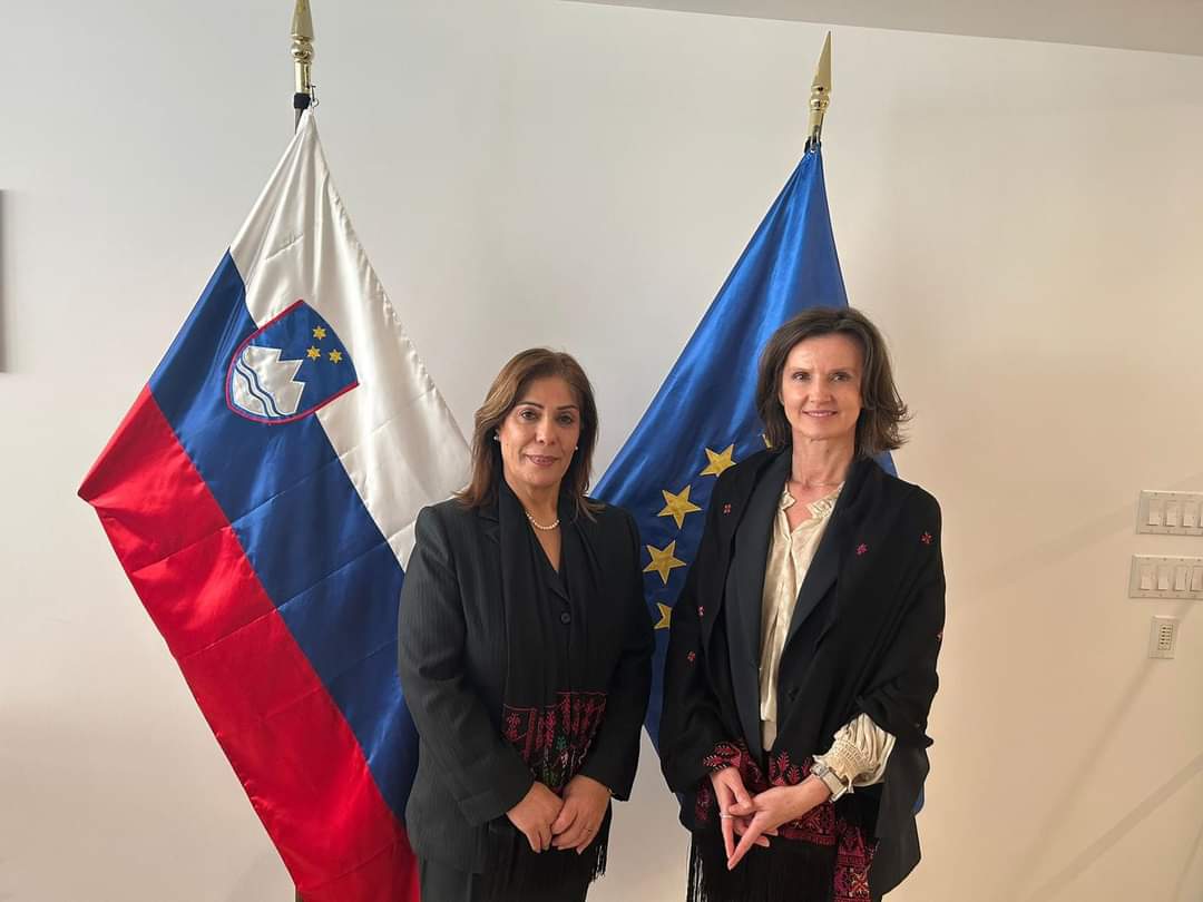 معالي الوزيرة منى الخليلي، برفقة سعادة السفير د رياض منصور، تلتقي وزيرة الدولة للشؤون الخارجية في دولة سلوفينيا، وتشكر دولة سلوفينيا على الاعتراف بدولة فلسطين.