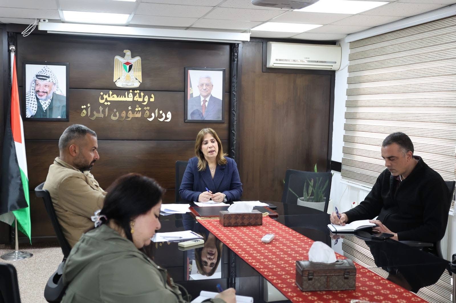 الخليلي خلال لقاءها لجنة تقصي الحقائق التابعة لمنظمة العمل الدولية تحذر من واقع العاملات الفلسطينيات