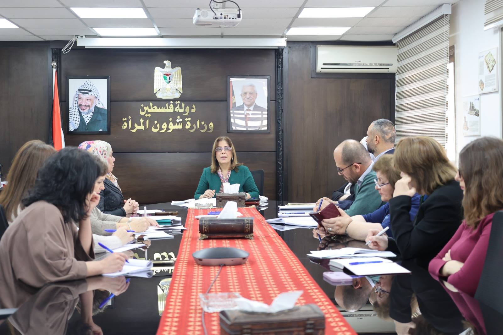 الوزيرة الخليلي تلتقي المؤسسات النسوية وهيئة الامم المتحدة للمراة وتستعرض البيان الساسي لمنهاج بيجين +٣٠ 