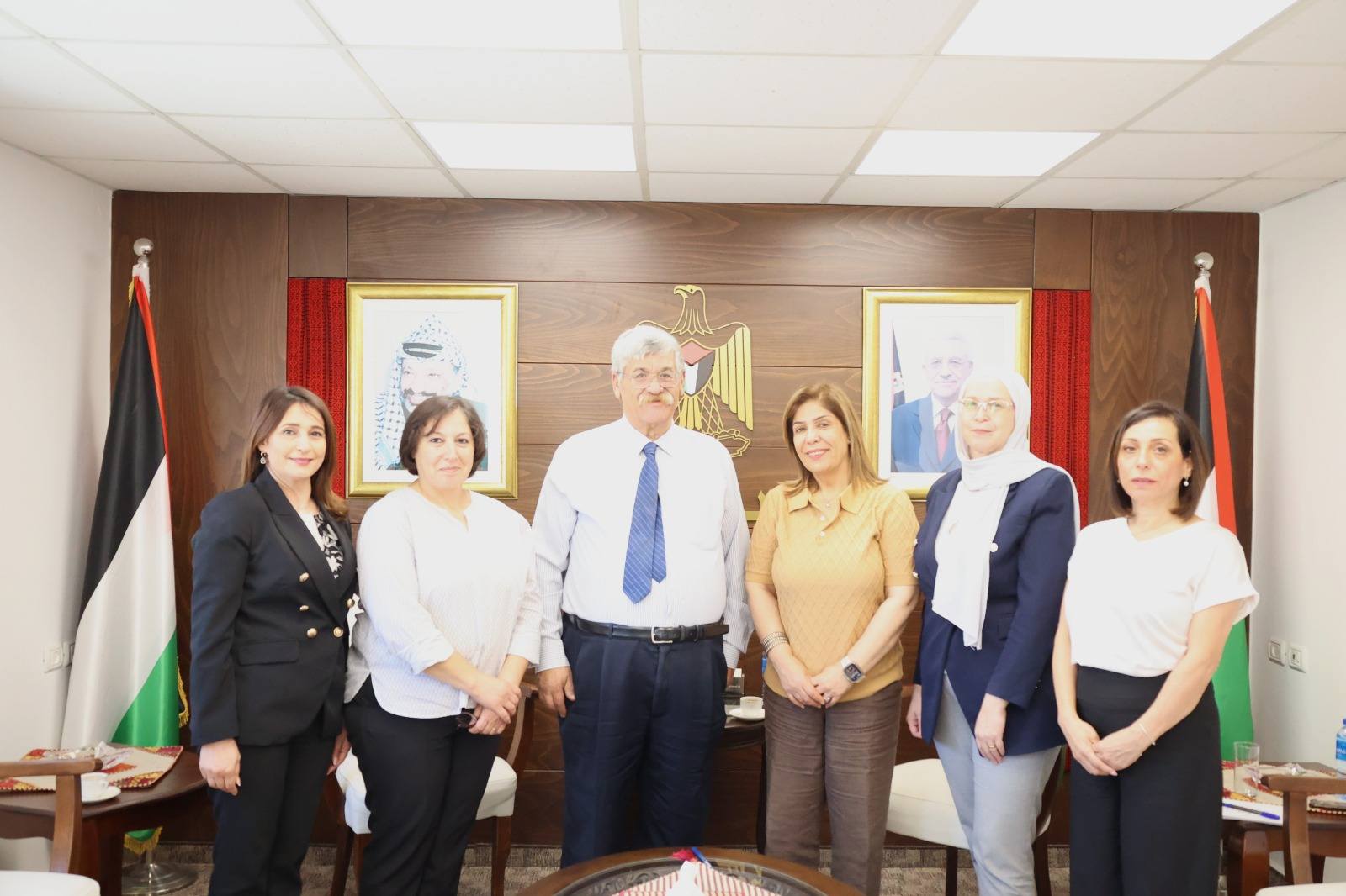 وزارة شؤون المرأة ومؤسسة جذور للإنماء الصحي والاجتماعي يبحثان سبل التعاون في حماية النساء من العنف وتعزيز الصحة الانجابية