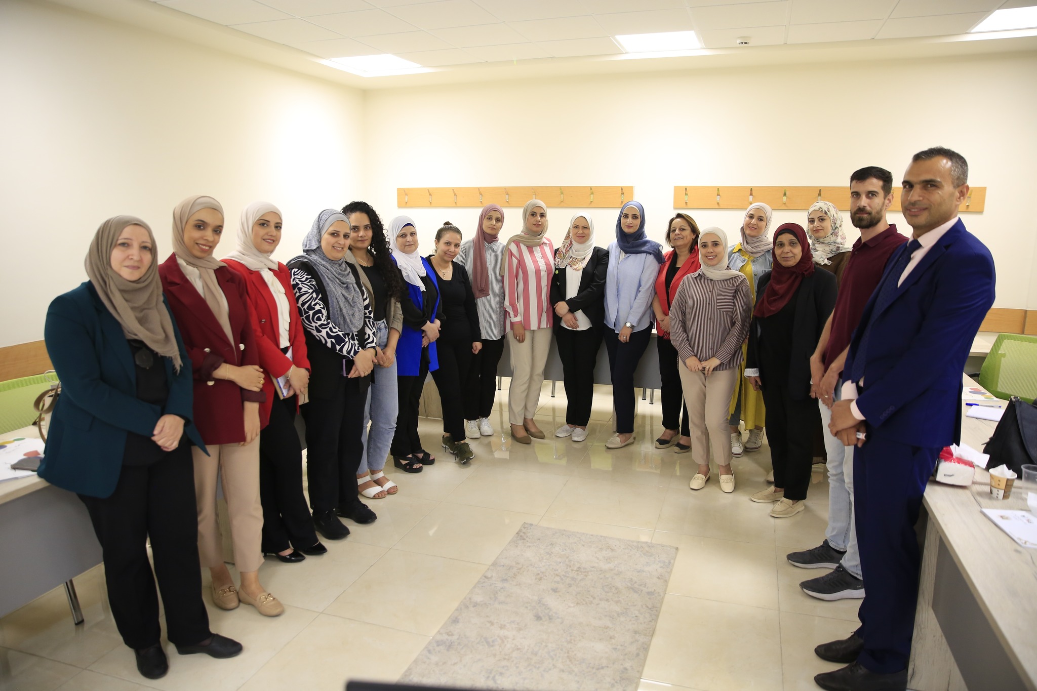 شارك طاقم من وزارة شؤون المرأة في الورشة التدريبية التي نظمتها المدرسة الوطنية الفلسطينية للإدارة حول إعداد الأوراق السياساتية والبحثية