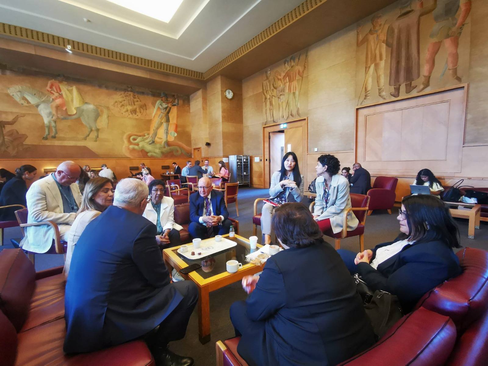 وفد دولة فلسطين يلتقي لجنة التحقيق الدولية في جنيف ويقدم تقريراً مفصلاً يوثق جرائم الاحتلال ضد النساء والفتيات الفلسطينيات