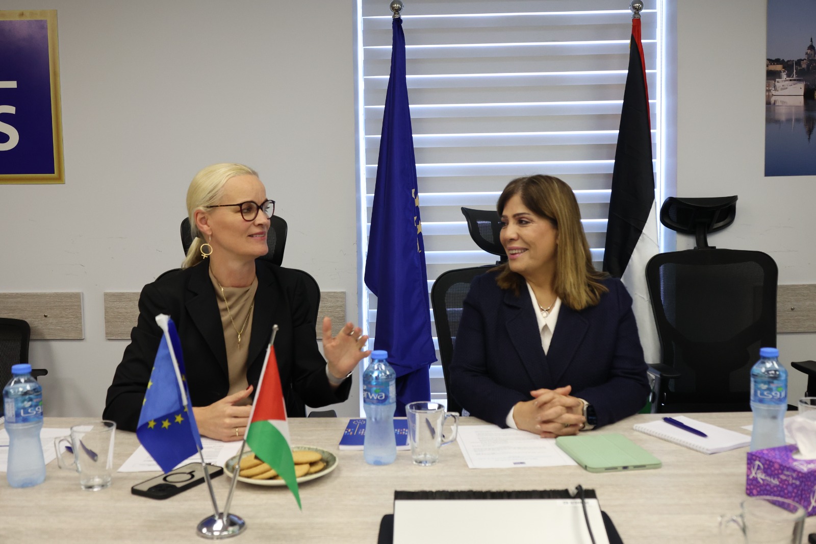 الخليلي: نشيد في جهود بعثة الاتحاد الأُوروبي لدعم الشرطة الفلسطينية وسيادة القانون، ونتطلع إلى التكامل في العمل لأجل تعزيز فرص وصول النساء والفتيات إلى خدمات فعالة في قطاع العدالة والأمن.