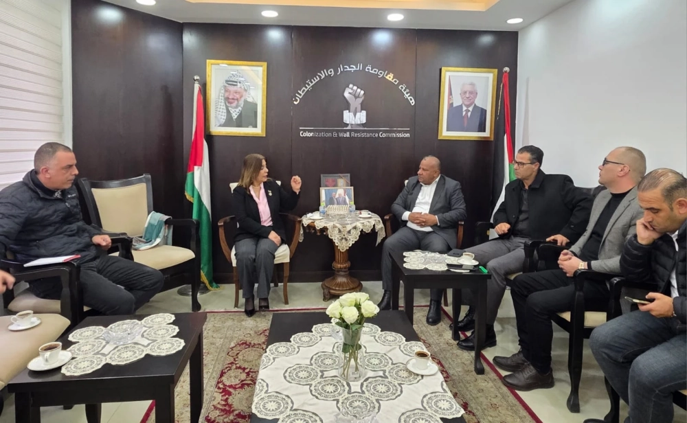 استقبل الوزير مؤيد شعبان، رئيس هيئة مقاومة الجدار والاستيطان، وزيرة شؤون المرأة أ. منى الخليلي، لبحث آليات توحيد الجهود في رصد وتوثيق الانتهاكات التي تتعرض لها المرأة الفلسطينية من قبل جيش الاحتلال والمستعمرين.