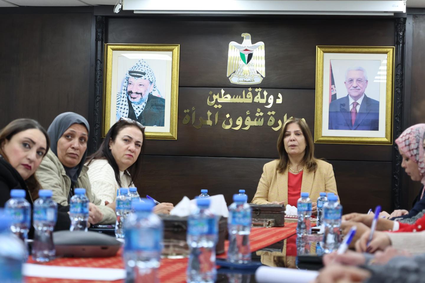 وزيرة شؤون المرأة تترأس اجتماعاً طارئاً للجنة الوطنية لمناهضة العنف لبحث تداعيات جريمة قتل الشابة جوسيان ولبحث آليات تعزيز الحماية والحد من العنف ضد المرأة